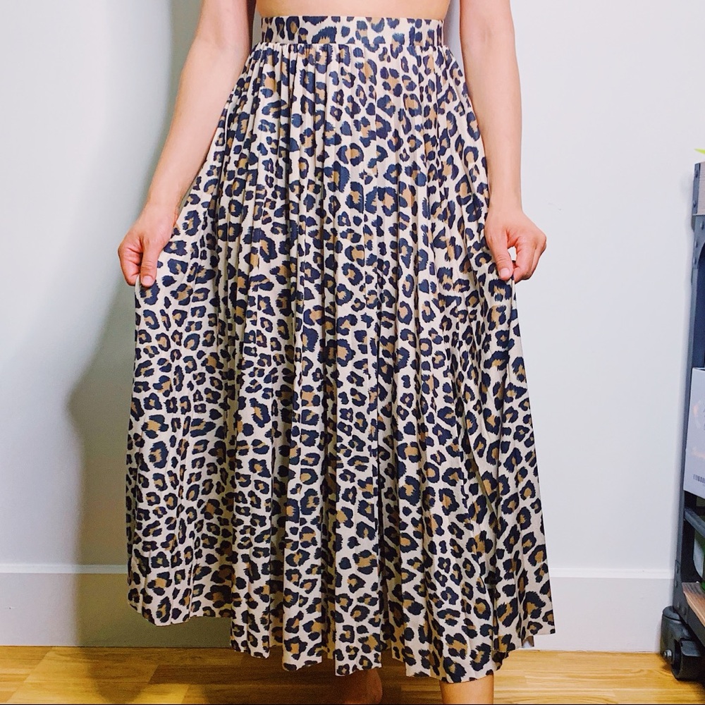 Leopard print pleated skirt!